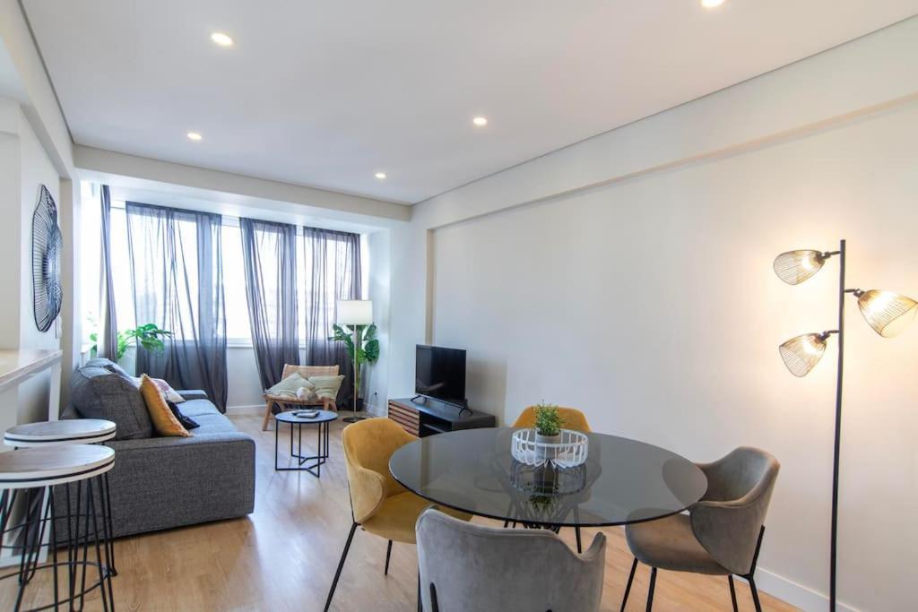 New - Luxury & Bright Apartment ลิสบอน ภายนอก รูปภาพ