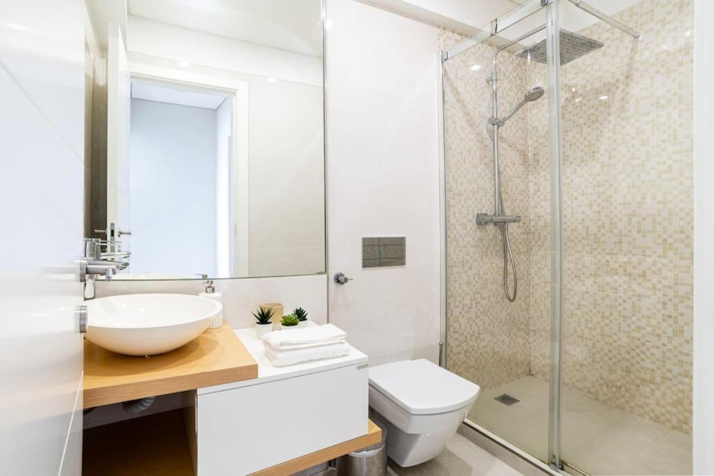 New - Luxury & Bright Apartment ลิสบอน ภายนอก รูปภาพ