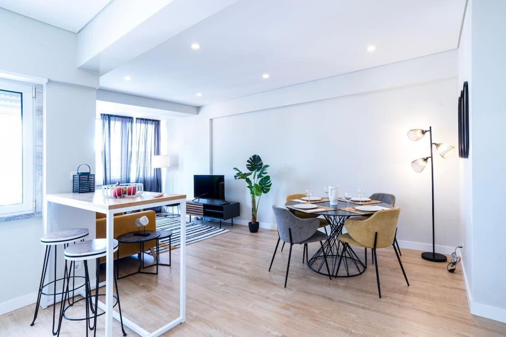 New - Luxury & Bright Apartment ลิสบอน ภายนอก รูปภาพ